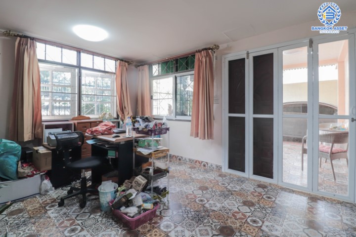 *****บ้านเดี่ยวมือสอง ซ.ประดิษฐ์มนูธรรม7 บนเนื้อที่ 69 ตร.ว. ฟังก์ชัน 4 ห้องนอน 2 ห้องน้ำ จอดรถได้ 2 คัน  บนทำเลเดินทางสะดวก เชื่อมต่อถนนลาดพร้าว และประดิษฐ์มนูธรรม(เลียบทางด่วน) ใกล้รถไฟฟ้าสายสีน้ำเงิน "สถานีลาดพร้าว"